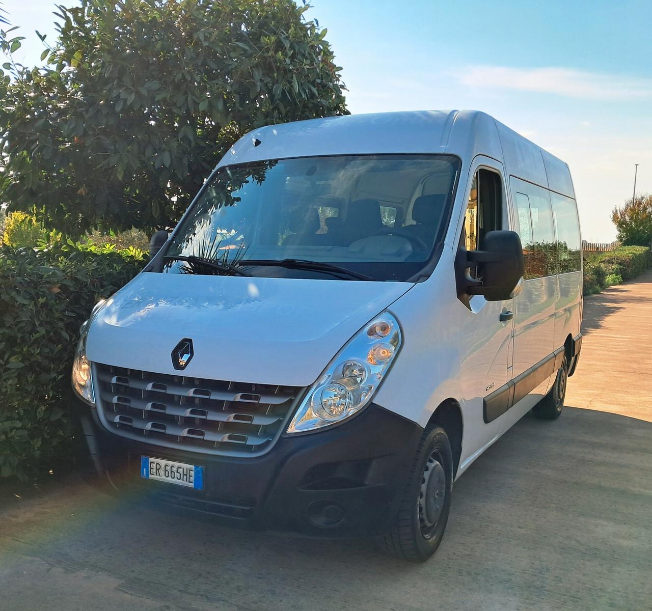 Renault Master 9 posti 3 carrozzine trasporto disabili pedana elettroidraulica