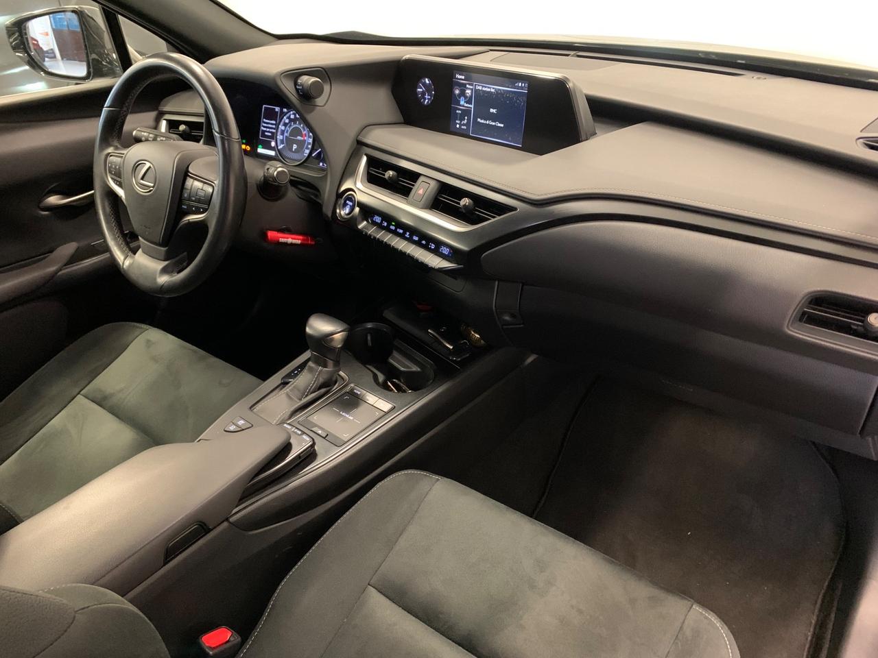 Lexus UX Hybrid 4WD Luxury 2.0 CV 184