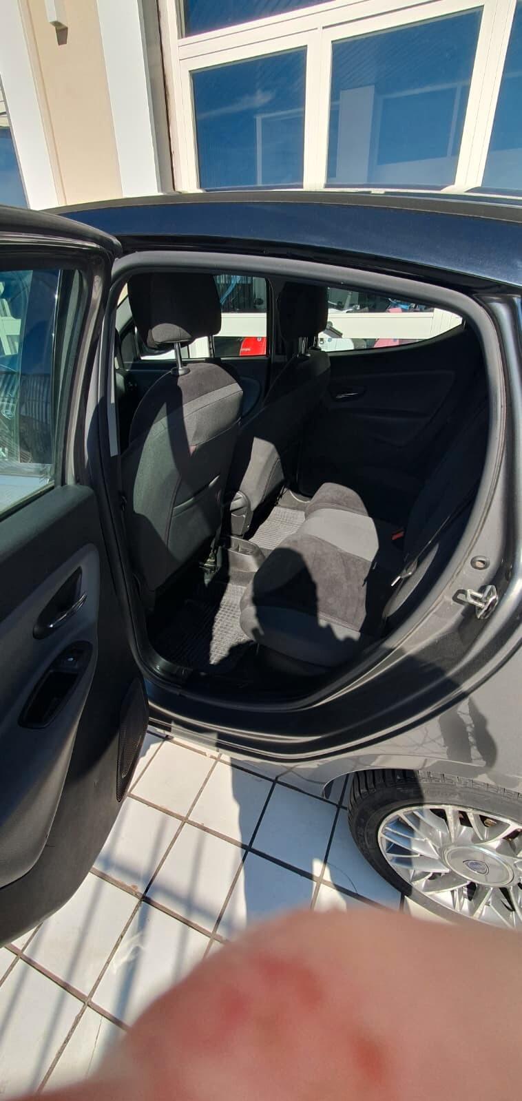 Lancia Ypsilon 1.3 MJT 95 CV Platinum
