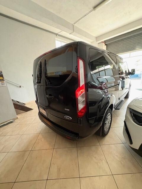 Ford Transit 9 posti noleggio giornaliero e lungo termine