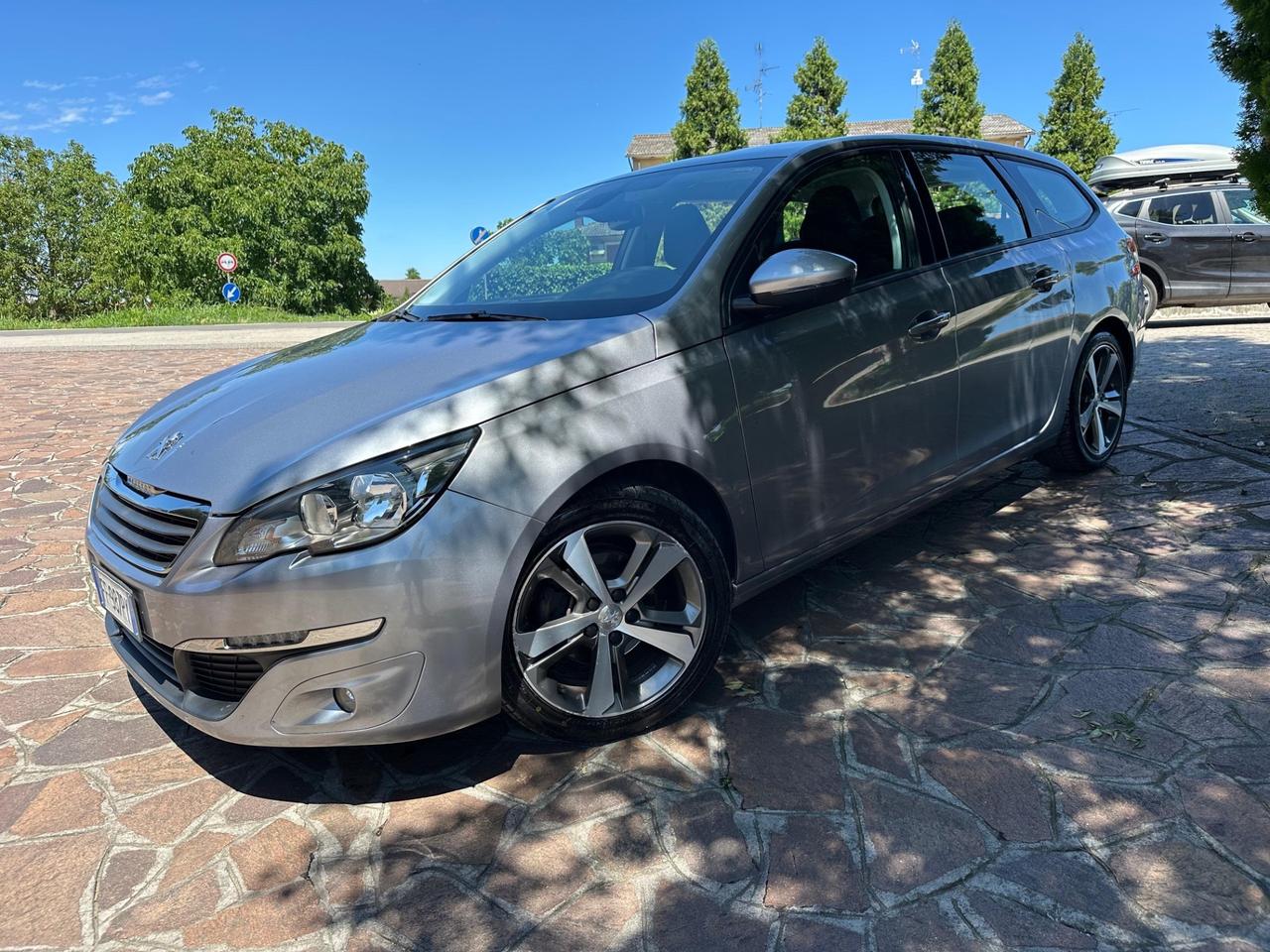 Peugeot 308 BlueHDi 120 S&S SW Allure