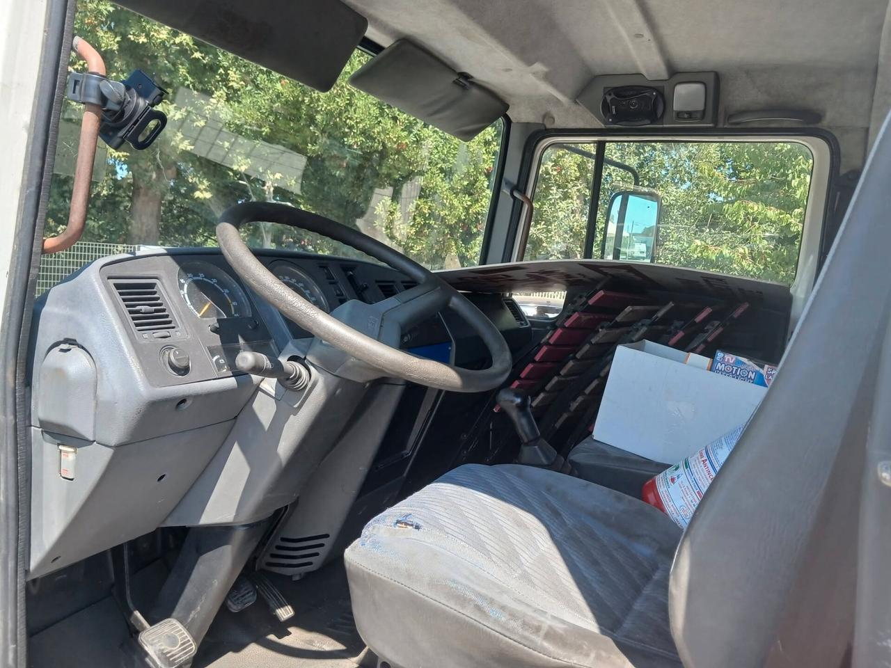 Nissan L-35 L-35.095 4.0 diesel PC-RG Cabinato km 166000 ALLESTITO X RISTORAZIONE
