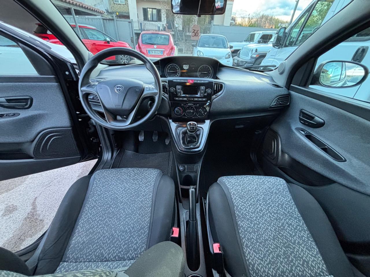 Lancia Ypsilon 0.9 TwinAir 85 CV 5 porte Metano Ecochic Silver
