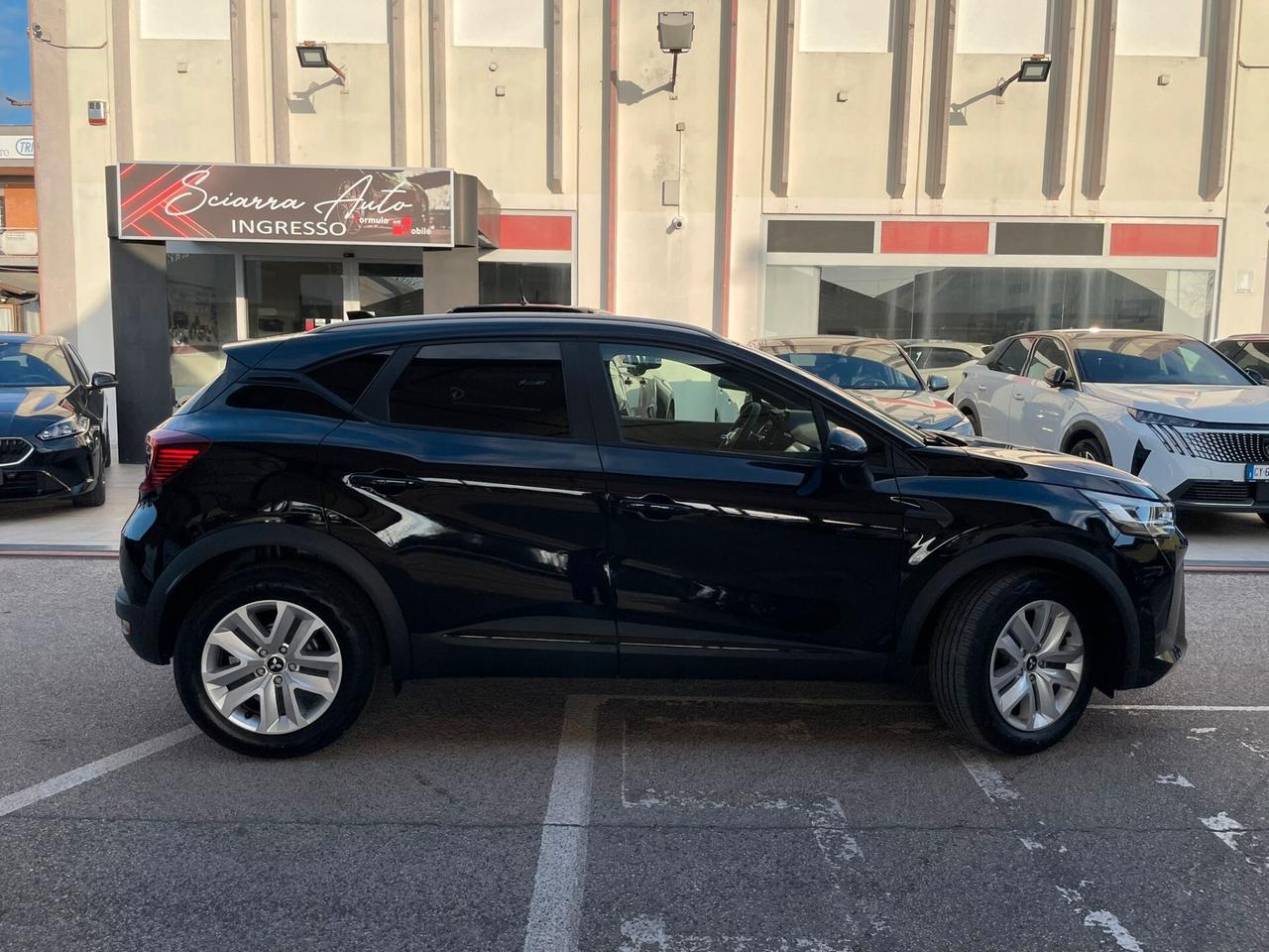 Renault Captur MITSUBISHI ASX 1.3 INVITE MHEV Evolution