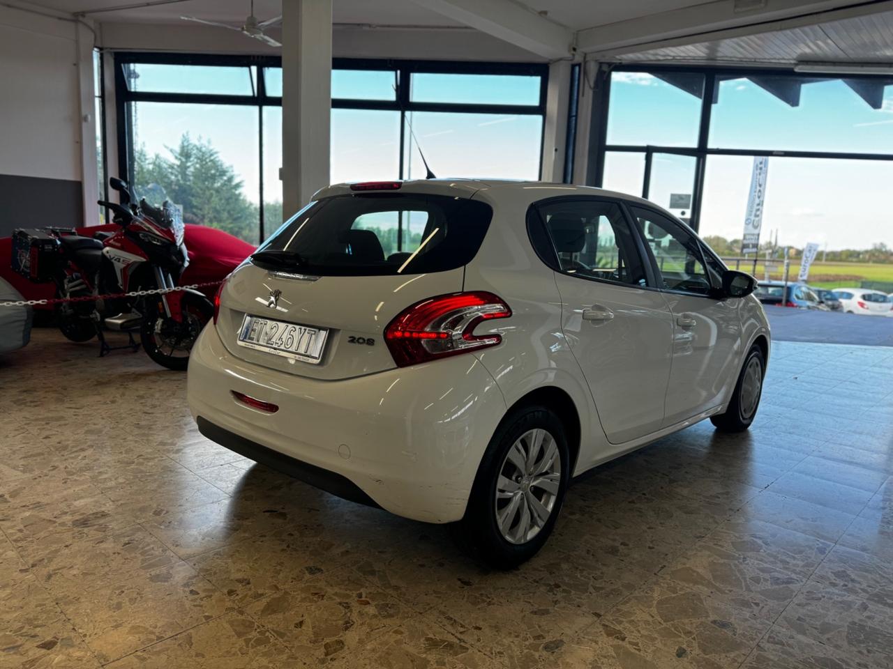 Peugeot 208 1.4 HDi 68 CV 12/2013 Neopatentati Euro 5B