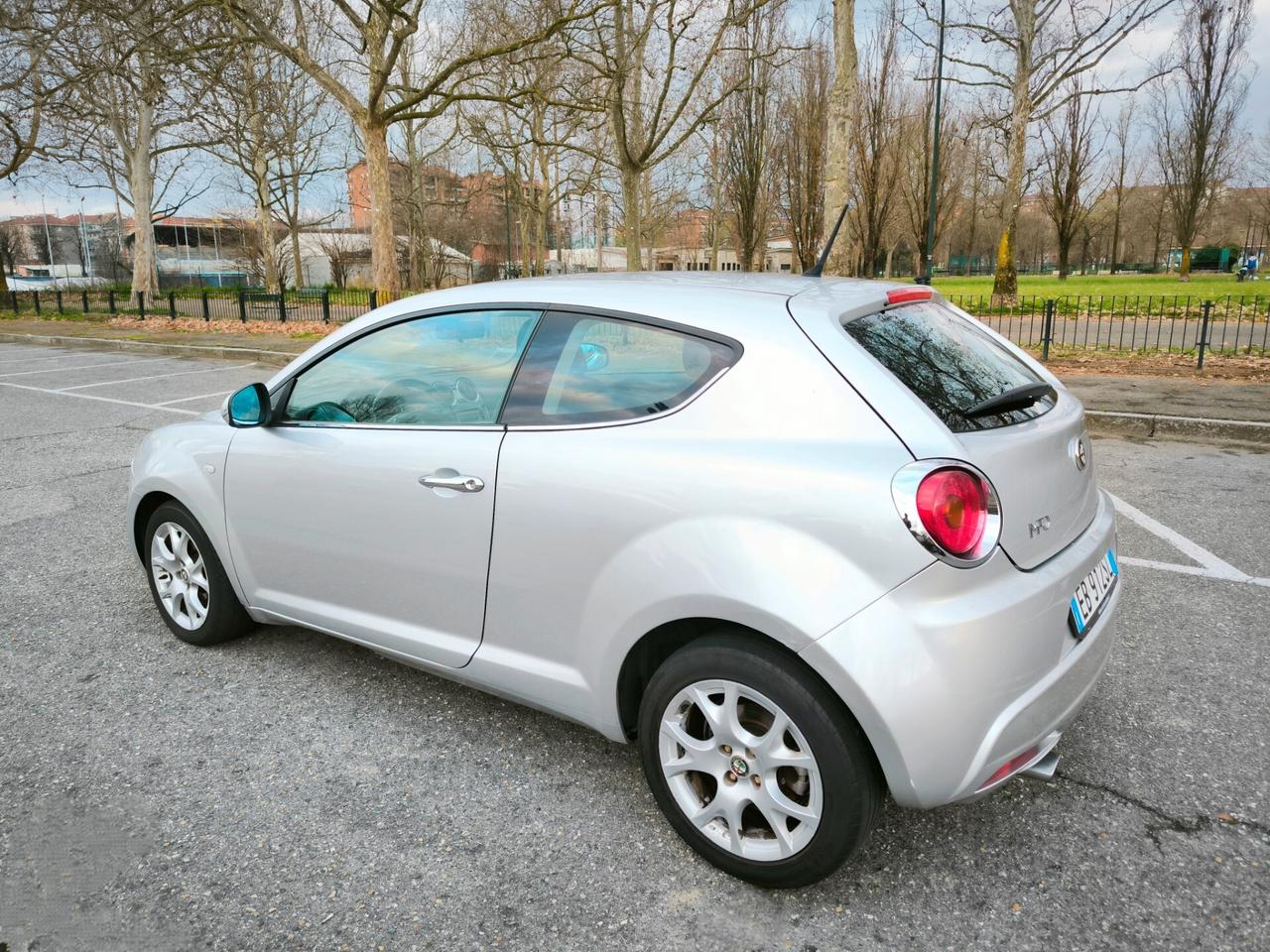 Alfa Romeo MiTo 1.6 JTDm 16V Distinctive Sport Pack