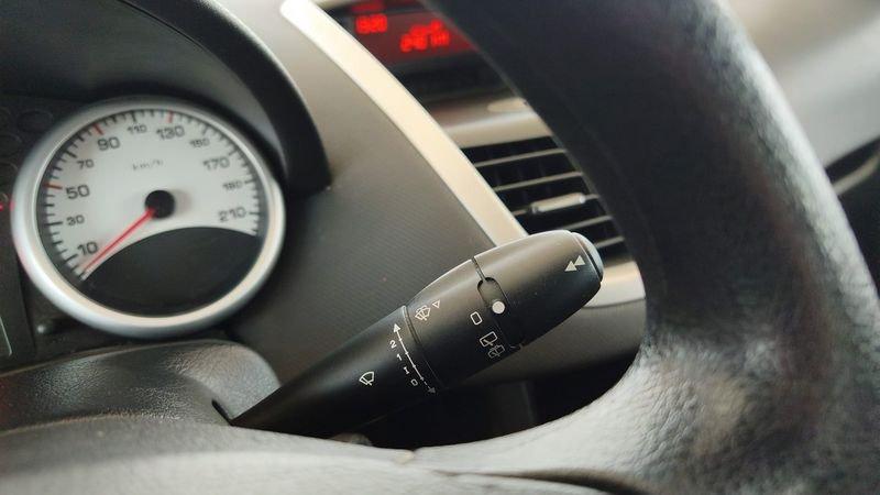 Peugeot 207 207 5p 1.4 hdi X-Line FL