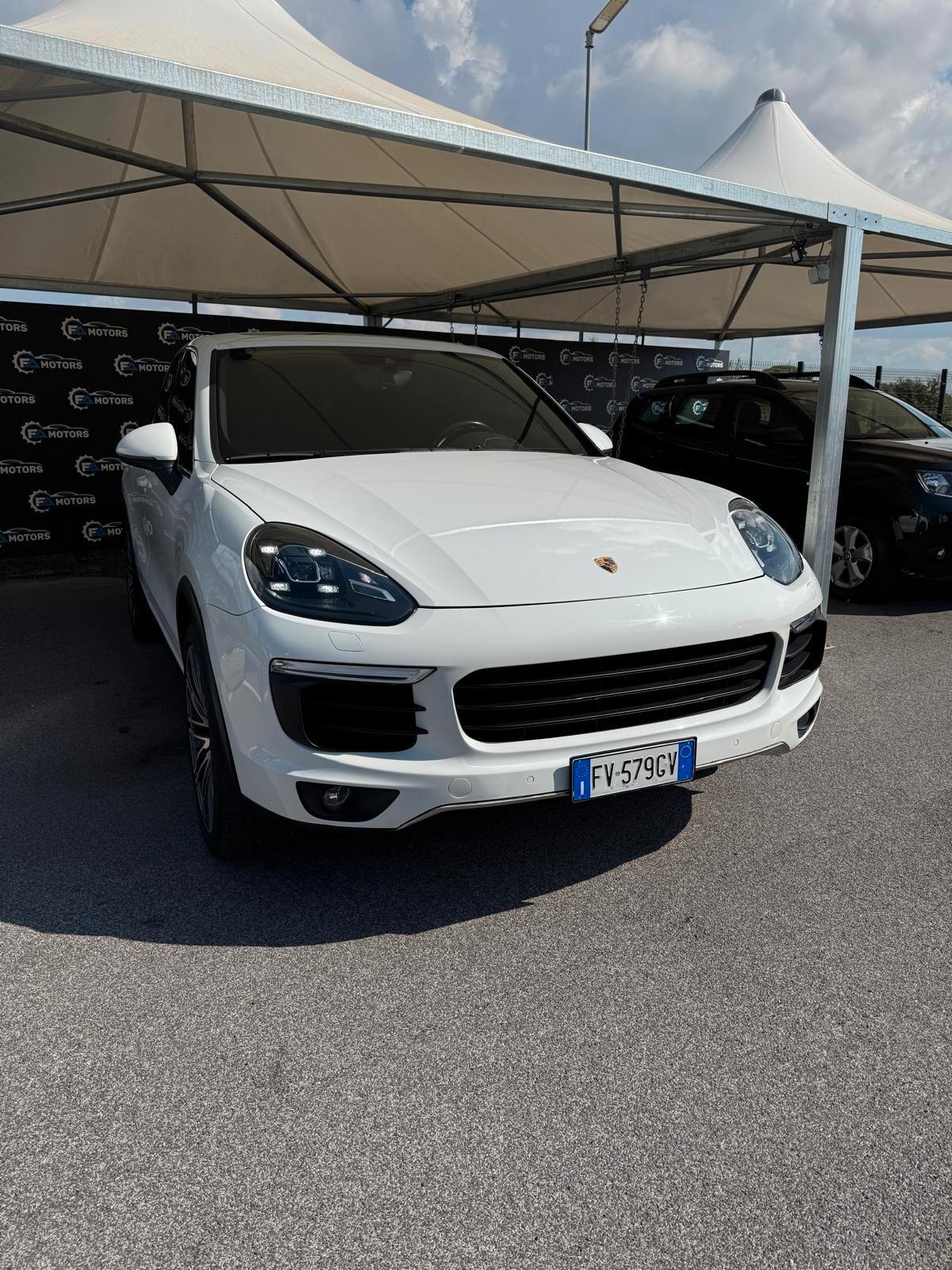 Porsche Cayenne 3.0 Diesel v6 - full optional!!!