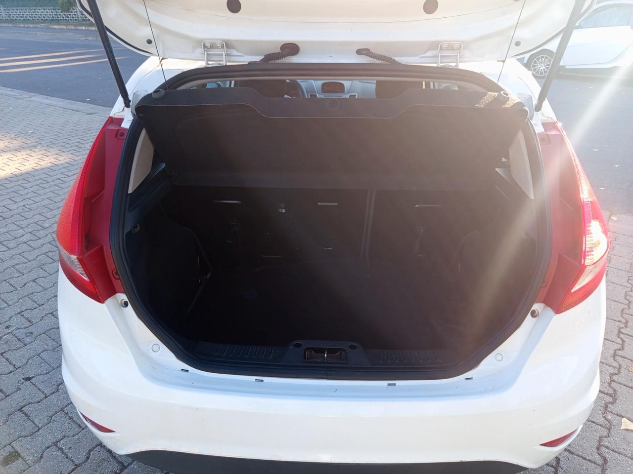 Ford Fiesta 1.4 3 porte Bz.- GPL Titanium