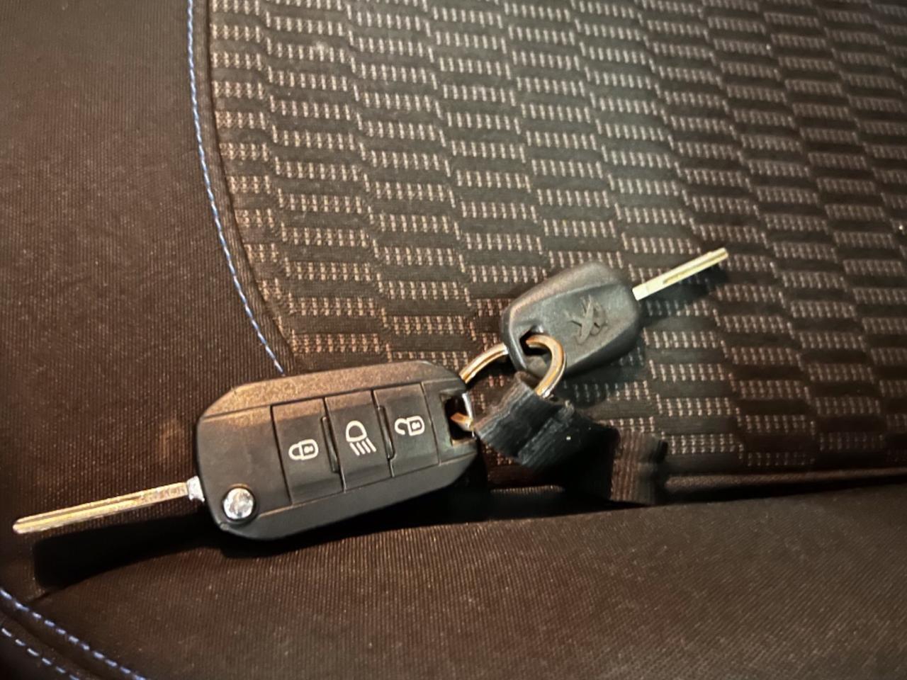 Peugeot 208 PureTech 82 Stop&Start 5 porte Signature Ok Neopatentati Perfetta