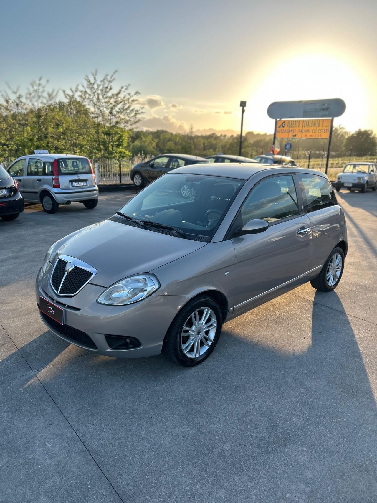 Lancia Ypsilon 1.3 MJT 75 CV Argento
