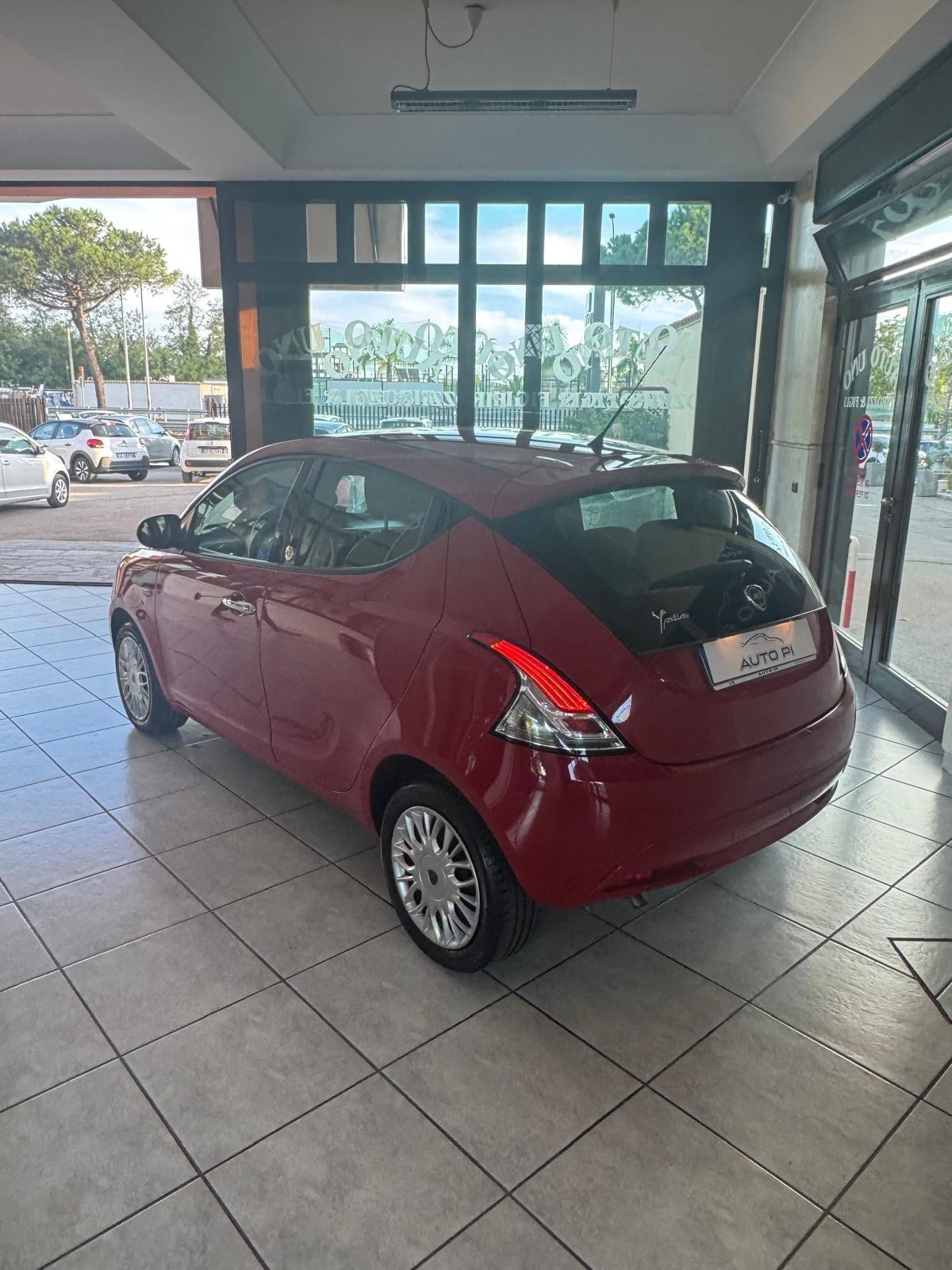 Lancia Ypsilon 1.2 69 CV 5 porte GPL Ecochic Silver