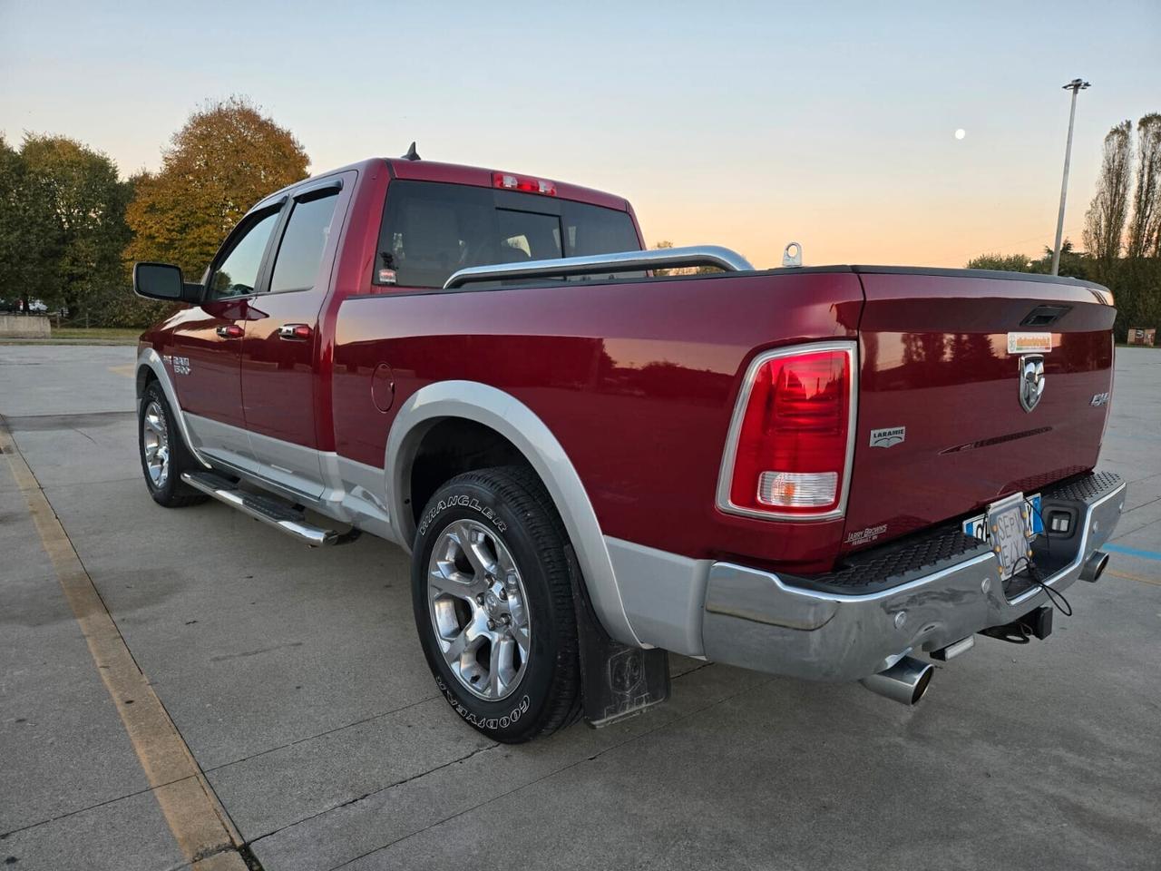 Dodge RAM 1500 HEMI 5.7 V8 -LARAMIE- 4X4