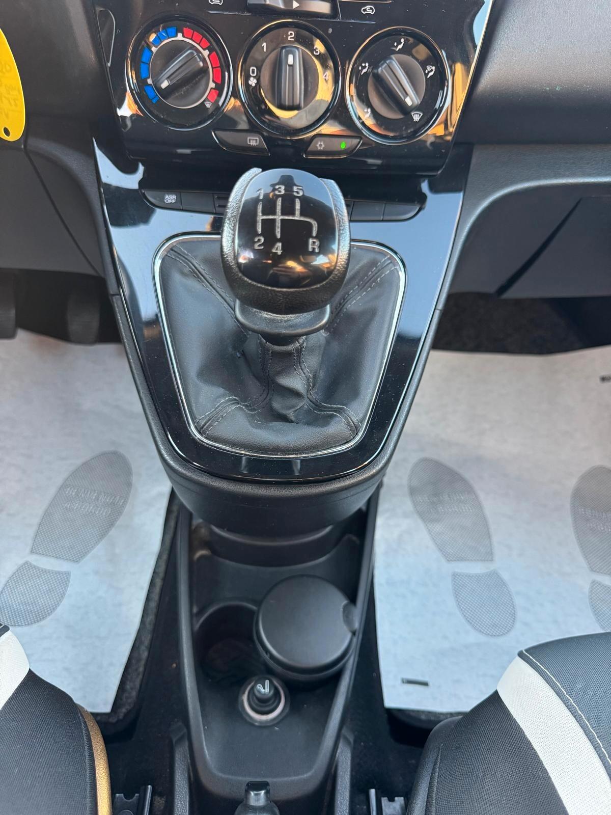 Lancia Ypsilon 1.2 BENZINA NEOPATENTATI 2015