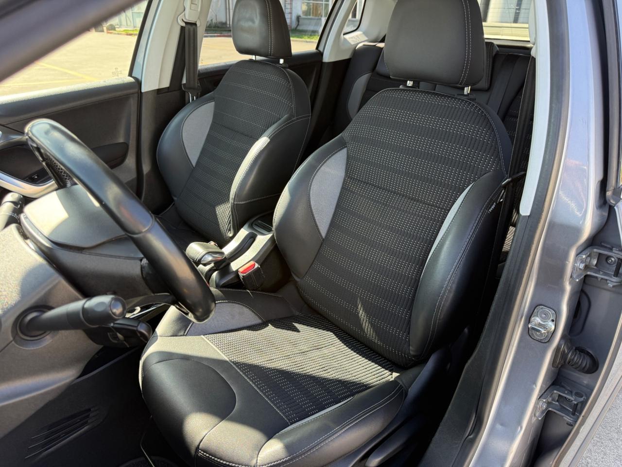 Peugeot 2008 1.2 Turbo Benzina 110 cv EURO 6B NEOPATENTATI