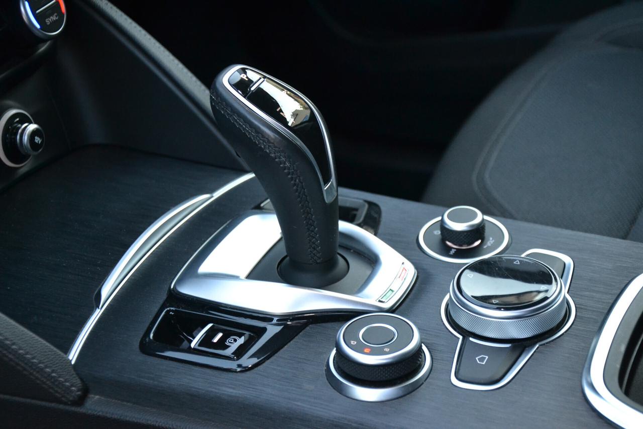 Alfa Romeo Stelvio 2.2 160CV AT8 SUPER F1+FULL LED+NAV+RCAM+PRIVACY