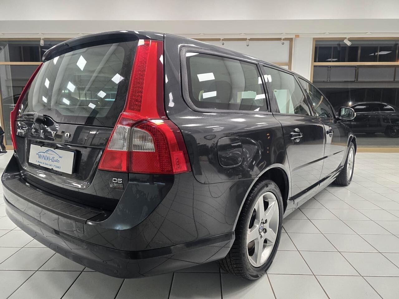 Volvo V70 2.4 d5 185 cv Momentum 2009