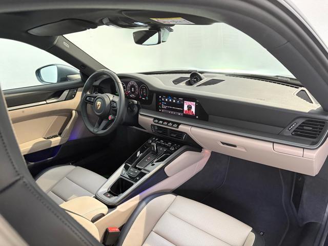PORSCHE 992 Carrera