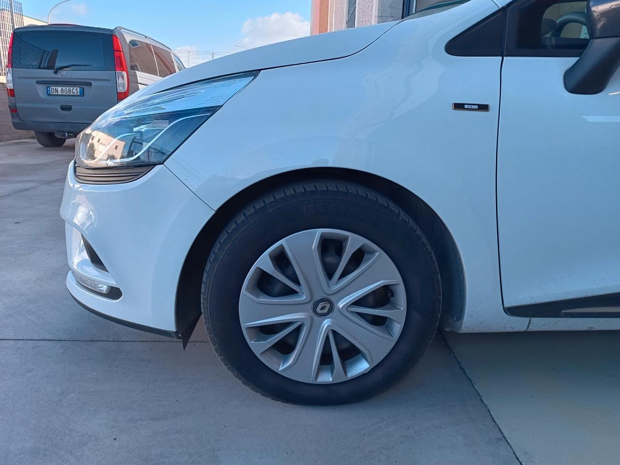 Renault Clio dCi 8V 75 CV 5 porte Moschino Life AUTOCARRO 4 POSTI