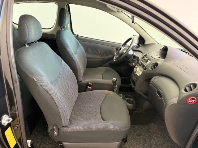 TOYOTA Yaris 1.3i 16V cat 3 porte Sol