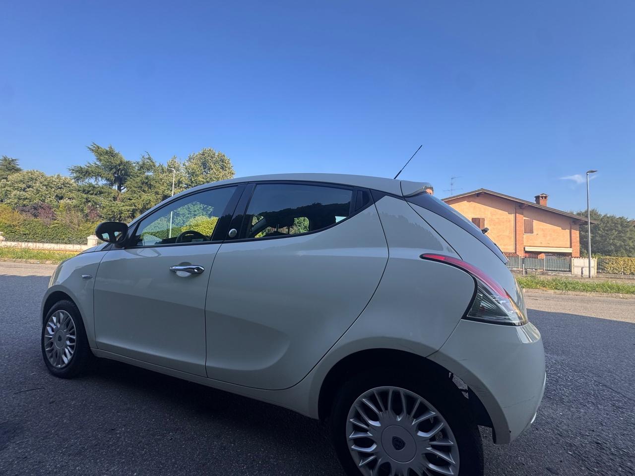 Lancia Ypsilon 1.2 69 CV 5 porte GPL Ecochic Silver