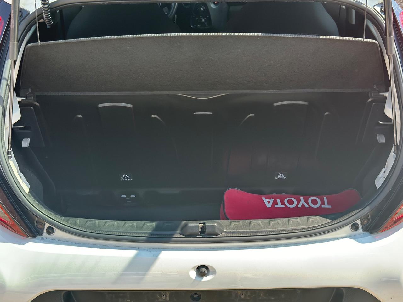 Toyota Aygo Connect 1.0 VVT-i 72 CV 5 porte x-play