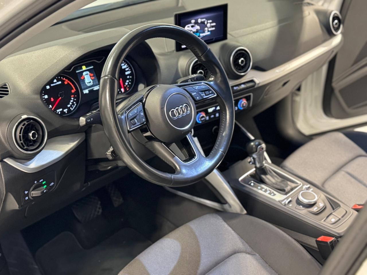 Audi Q2 30 TDI S tronic Business NAVI !
