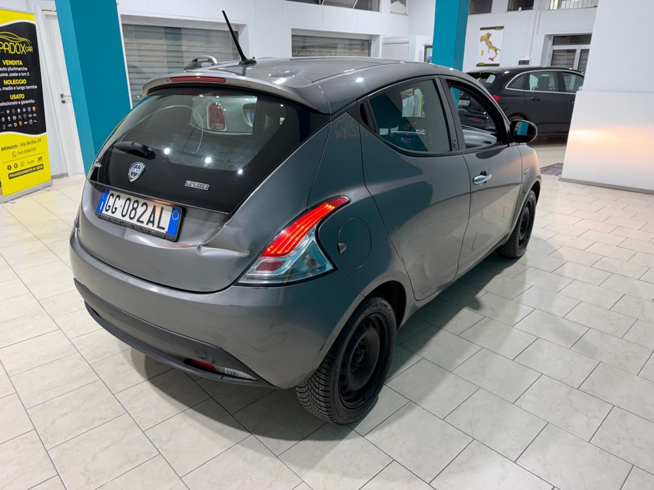Lancia Ypsilon 1.0 FireFly 5 porte S&S Hybrid Ecochic Silver