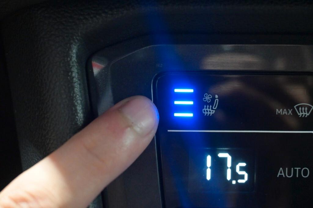 VOLKSWAGEN TIGUAN ALLSPACE 2.0 TDI 150CV DSG 4MOTION SCR LIFE ( FARI LED - DIGITAL COCKPIT - HEAD-UP DISPLAY - AMBIENT LIGHTS - CLIMA TRIZONA - ADAPTIVE CRUISE - PELLE - NAVI - APP CONNECT - PARK PILOT - TELECAMERA POST. - CERCHI 18 )