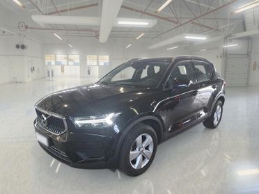 VOLVO XC40 T2 Momentum Core