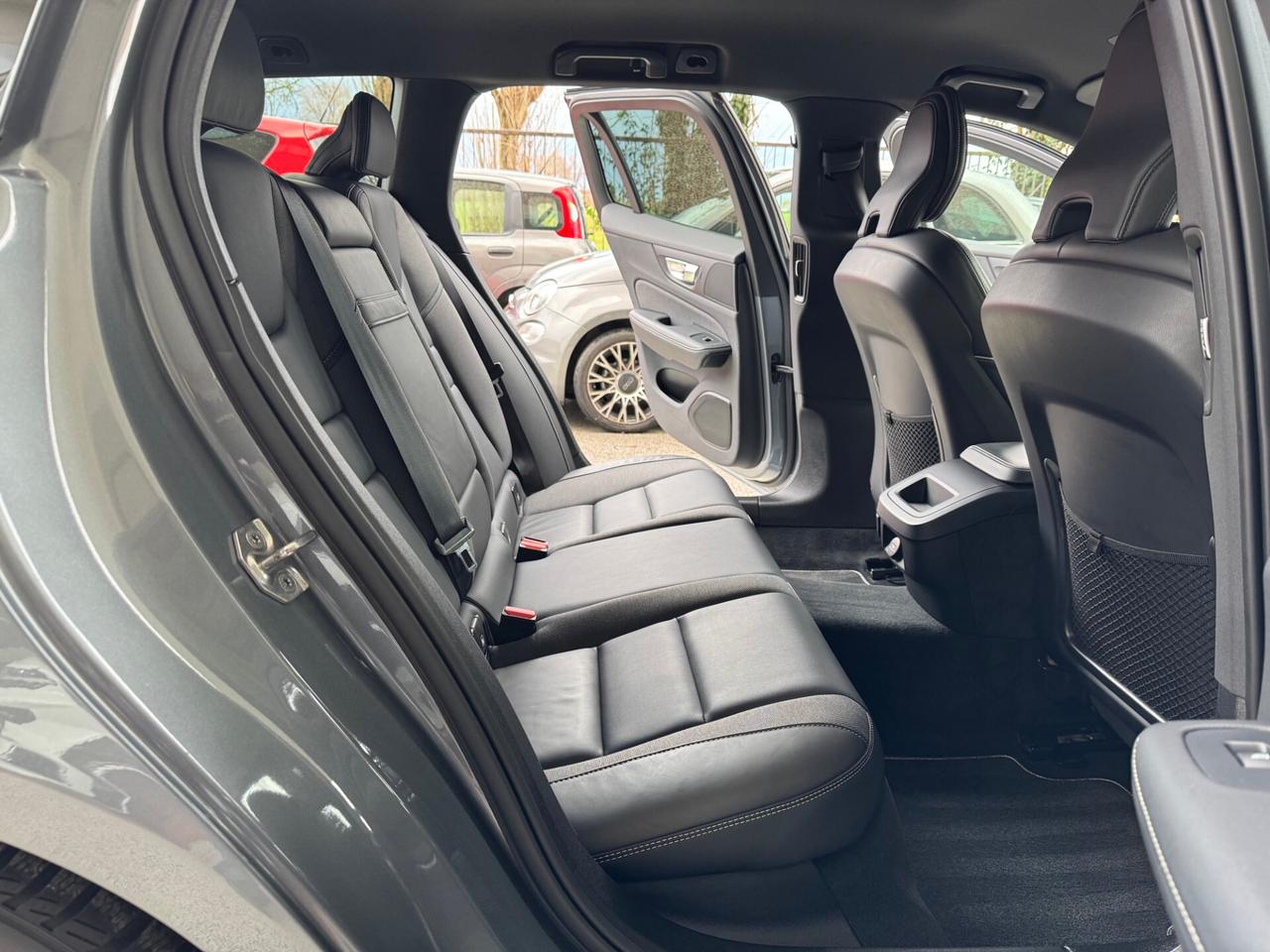 Volvo V60 2.0 b4 R-Design Hybrid GARANZIA 24 MESI