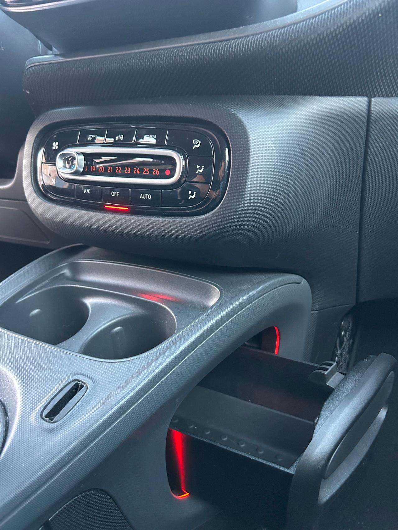 Smart ForFour 0.9 Turbo Passion-2015 NAVI/LED/15"