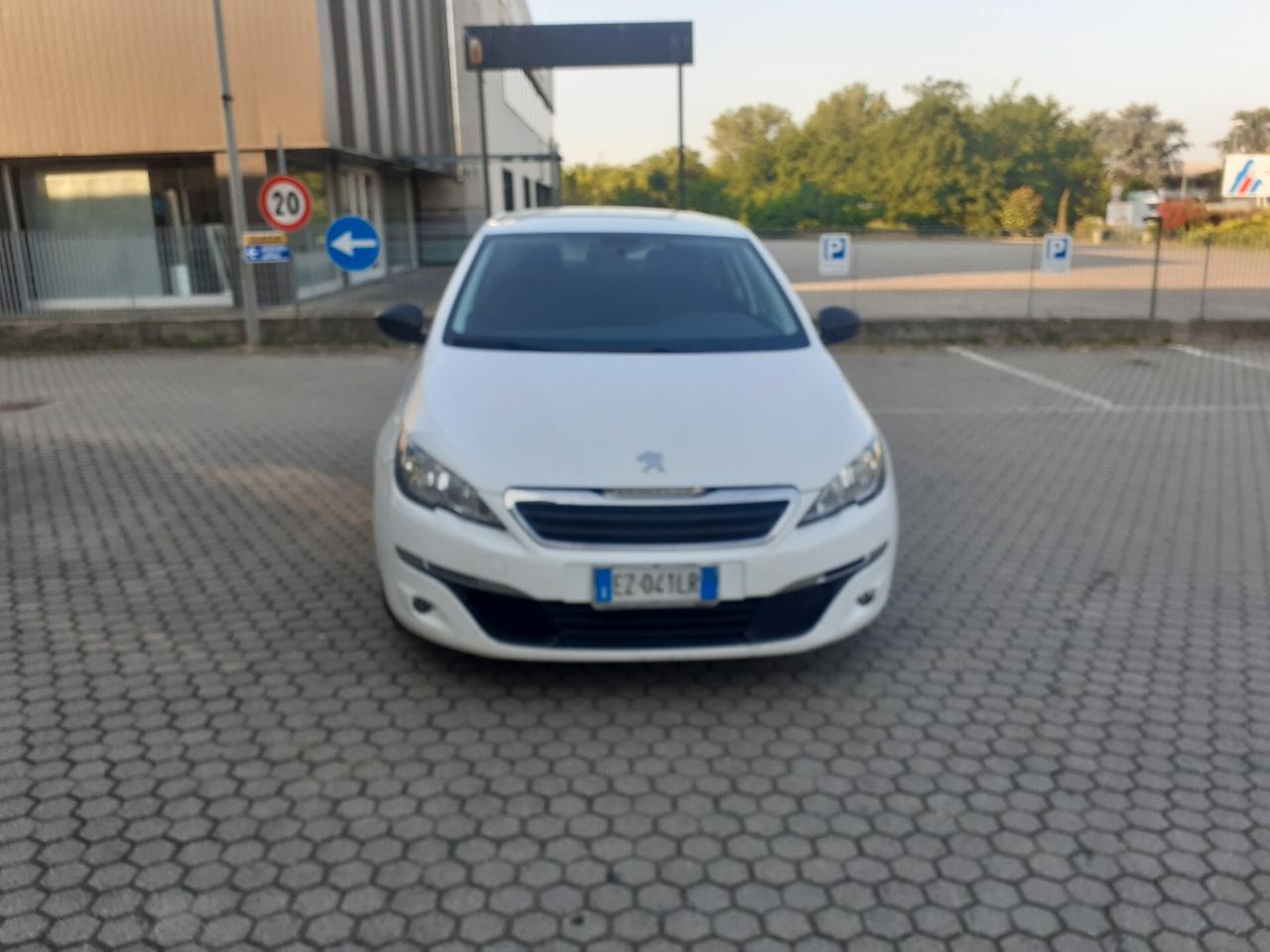 Peugeot 308 BlueHDi 100 S&S SW Business