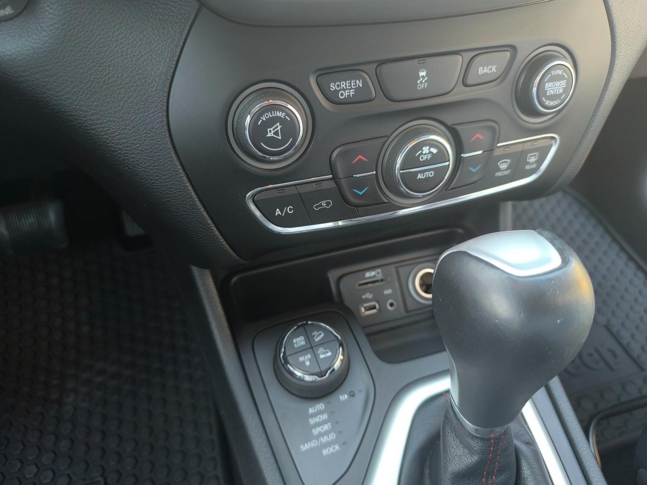 Jeep Cherokee 3.2 V6 Pentastar 4WD Active Drive Lock Trailhawk