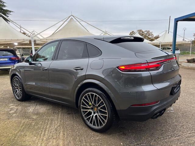 Porsche Cayenne Coupé 3.0 V6 E-Hybrid Platinum Edition 340CV