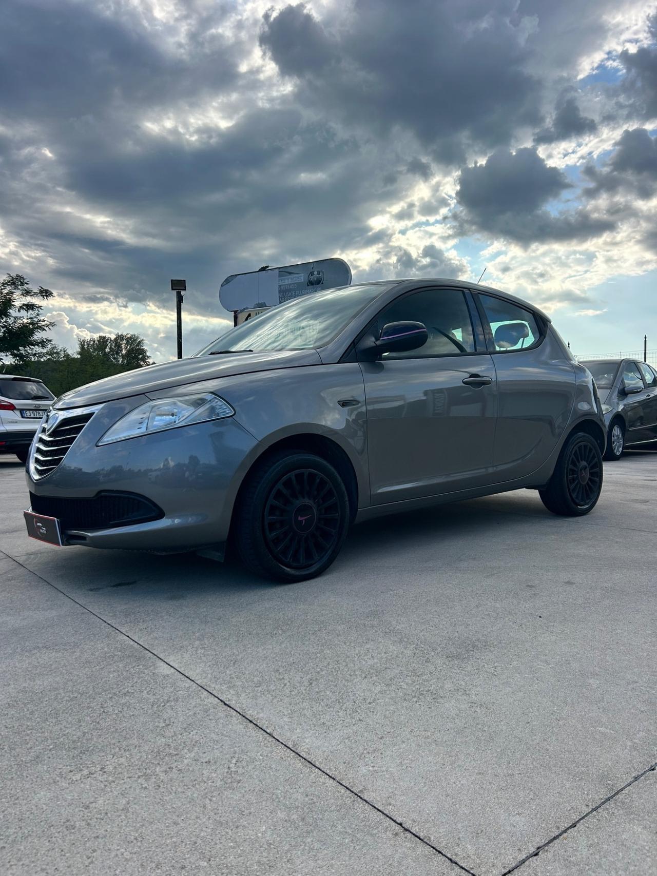 Lancia Ypsilon 1.2 69 CV 5 porte S&S Gold