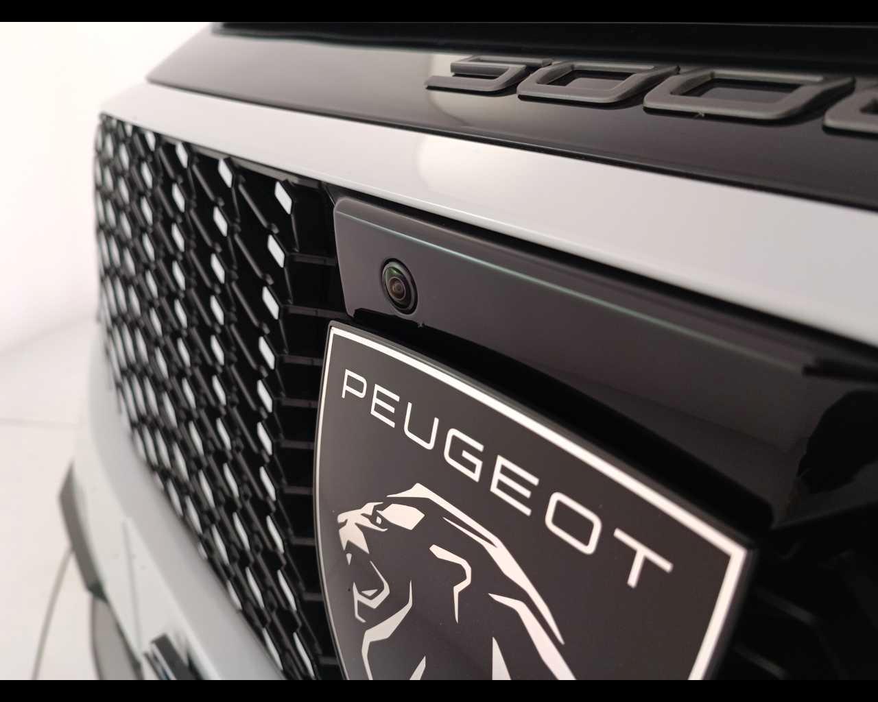 PEUGEOT Nuovo 5008 Hybrid 136 e-DCS6 GT