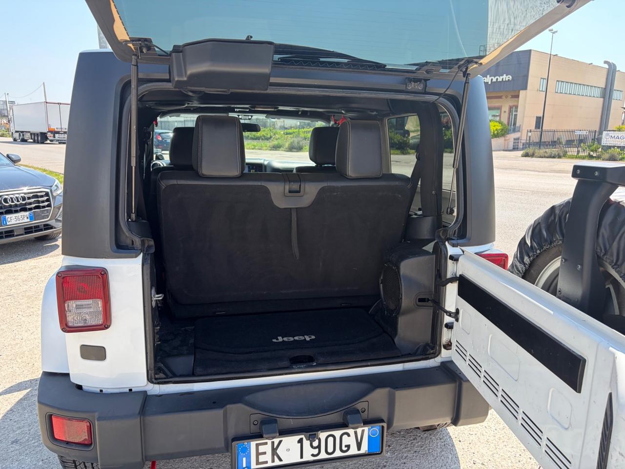 Jeep Wrangler Unlimited 2.8 CRD DPF Sahara Auto