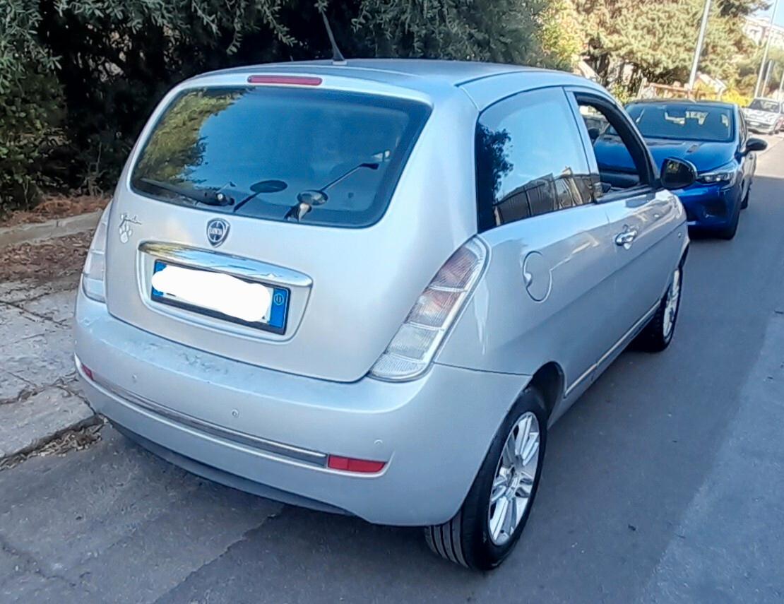 Lancia Ypsilon 1.2 69 CV Unyca