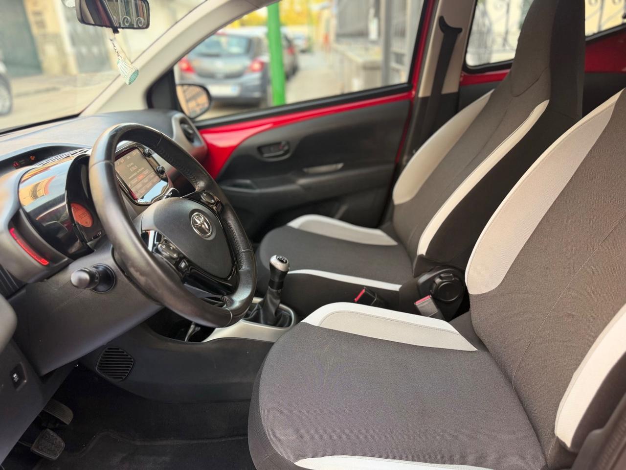 Toyota Aygo 1.0 VVT-i 69 CV 5 porte x-cool