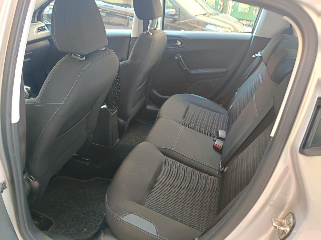 PEUGEOT 208 1.4 HDI-NEOPATENTATI-UNIPRO-Euro5890Euro