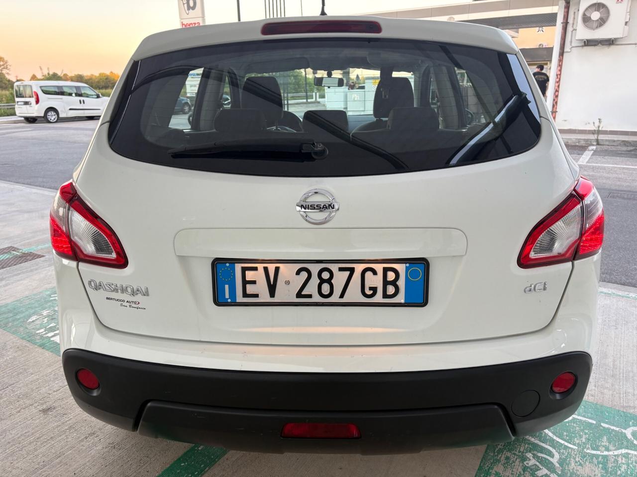 Nissan Qashqai 1.5 dCi anno 2014 garanzia 12/24.