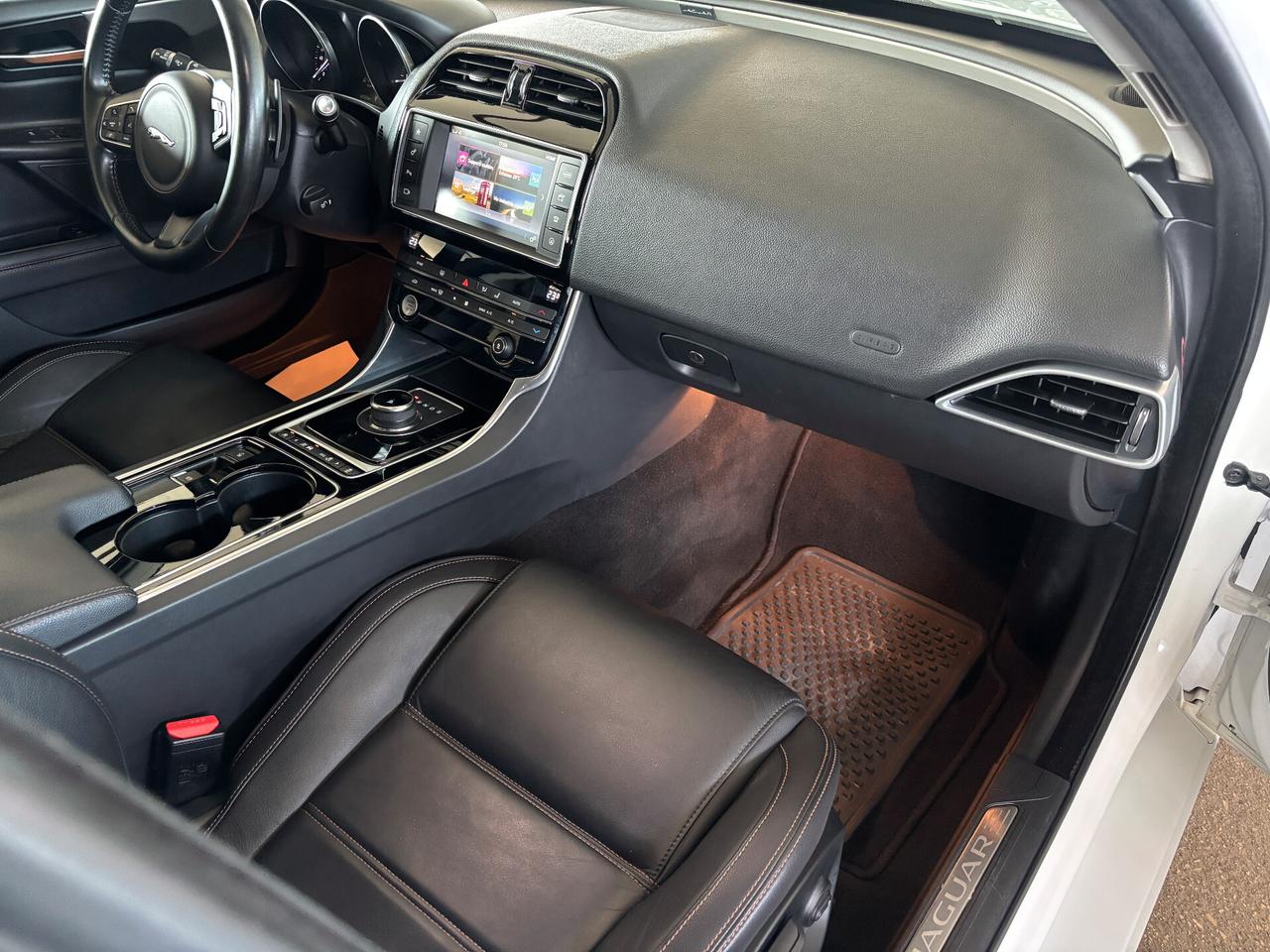 Jaguar XE 2.0 D Turbo 180CV aut. Prestige Business Edition