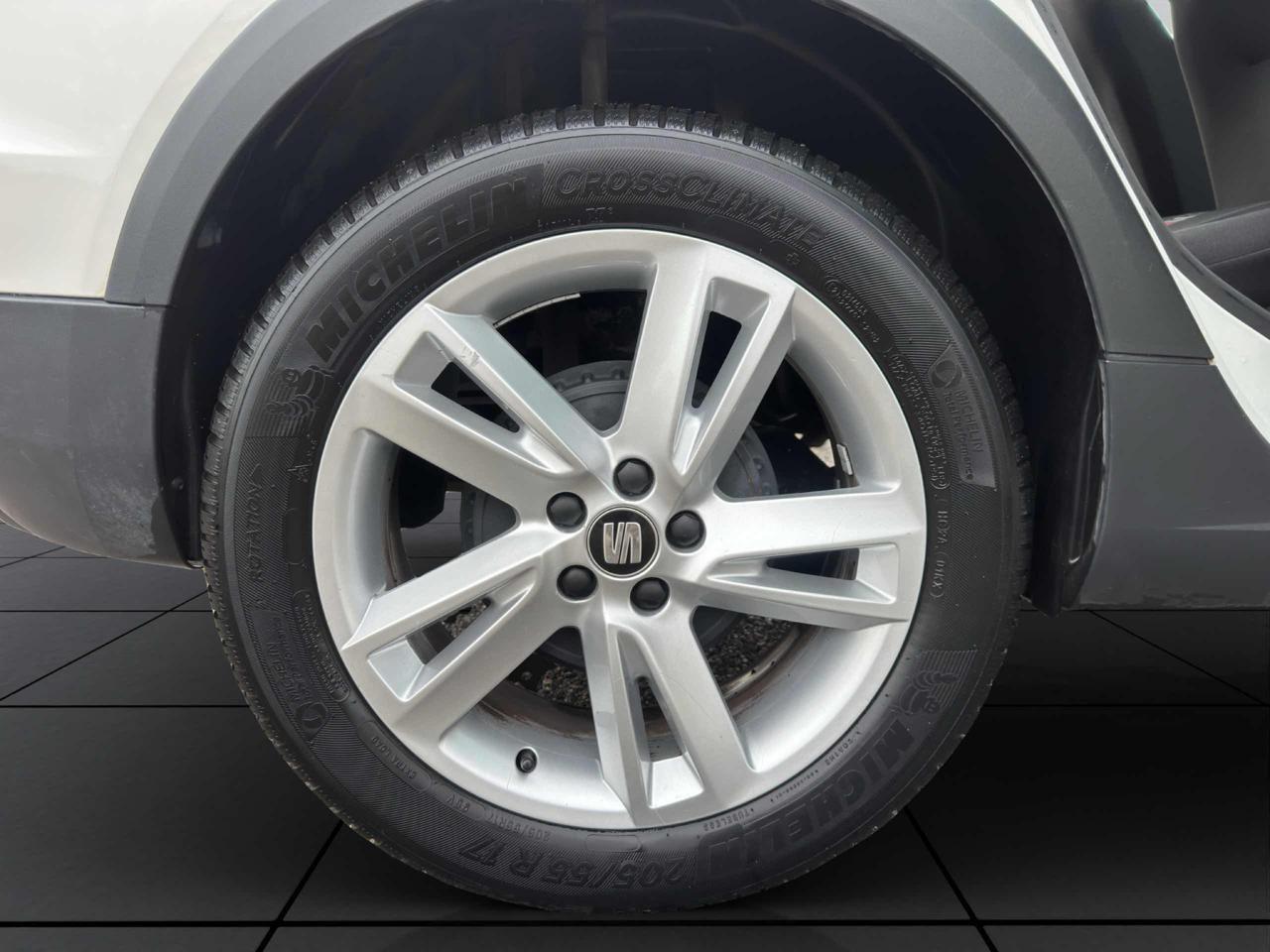SEAT Arona 1.0TGI FR-CERCHI17-CRUISE-NAVI-SENSORI-DIURNI LEED