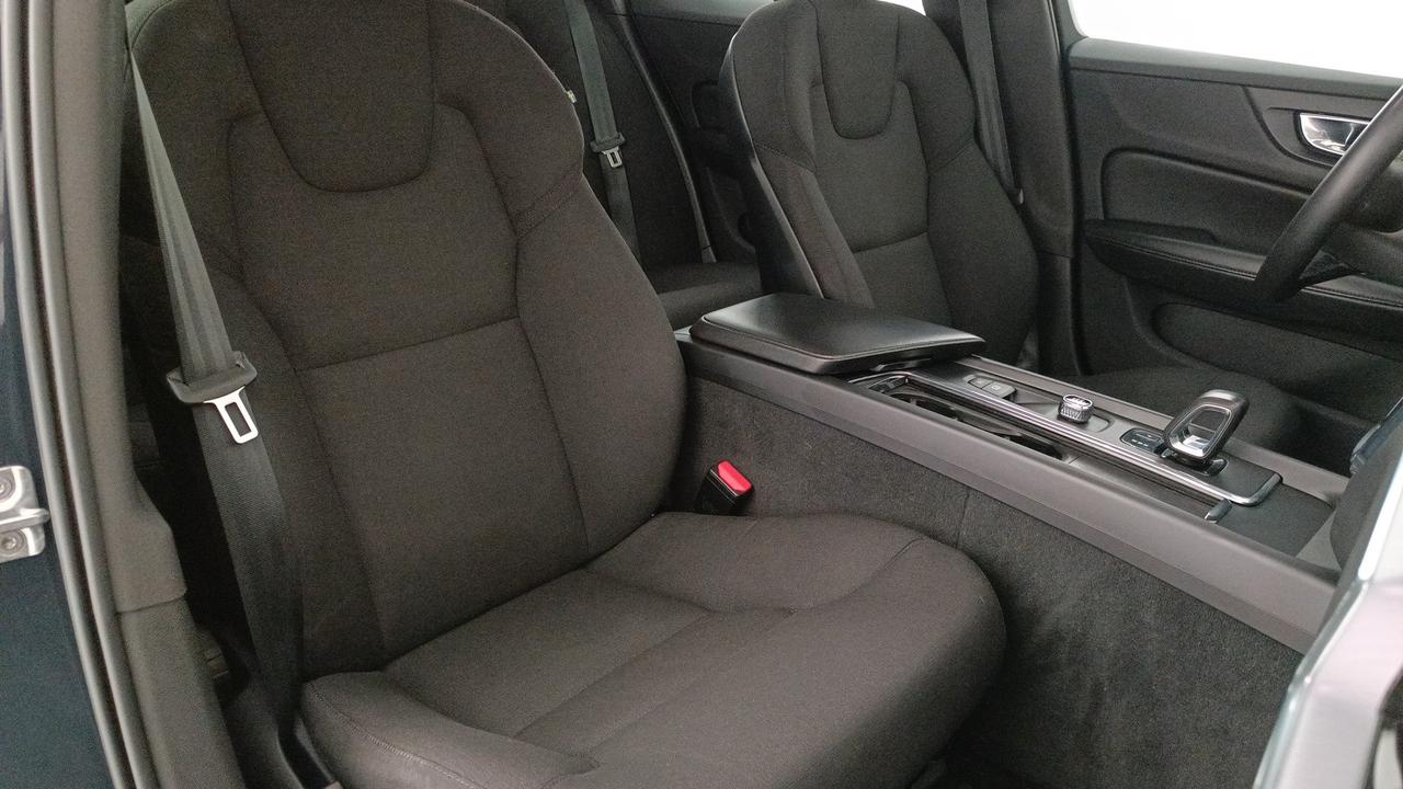 VOLVO V60 II 2019 - V60 2.0 b4 Momentum Business auto