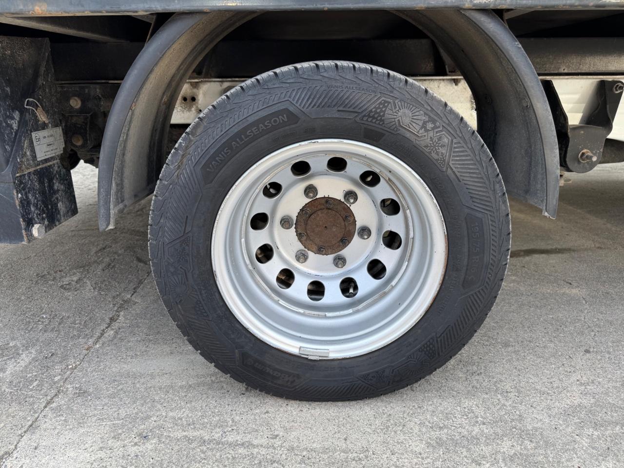 Ford Transit con la pedana ribasabile