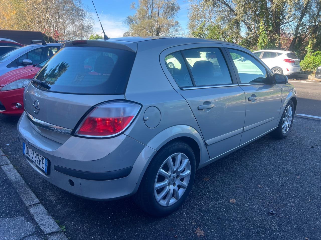 Opel Astra 1.6 16V Twinport 5 porte Cosmo