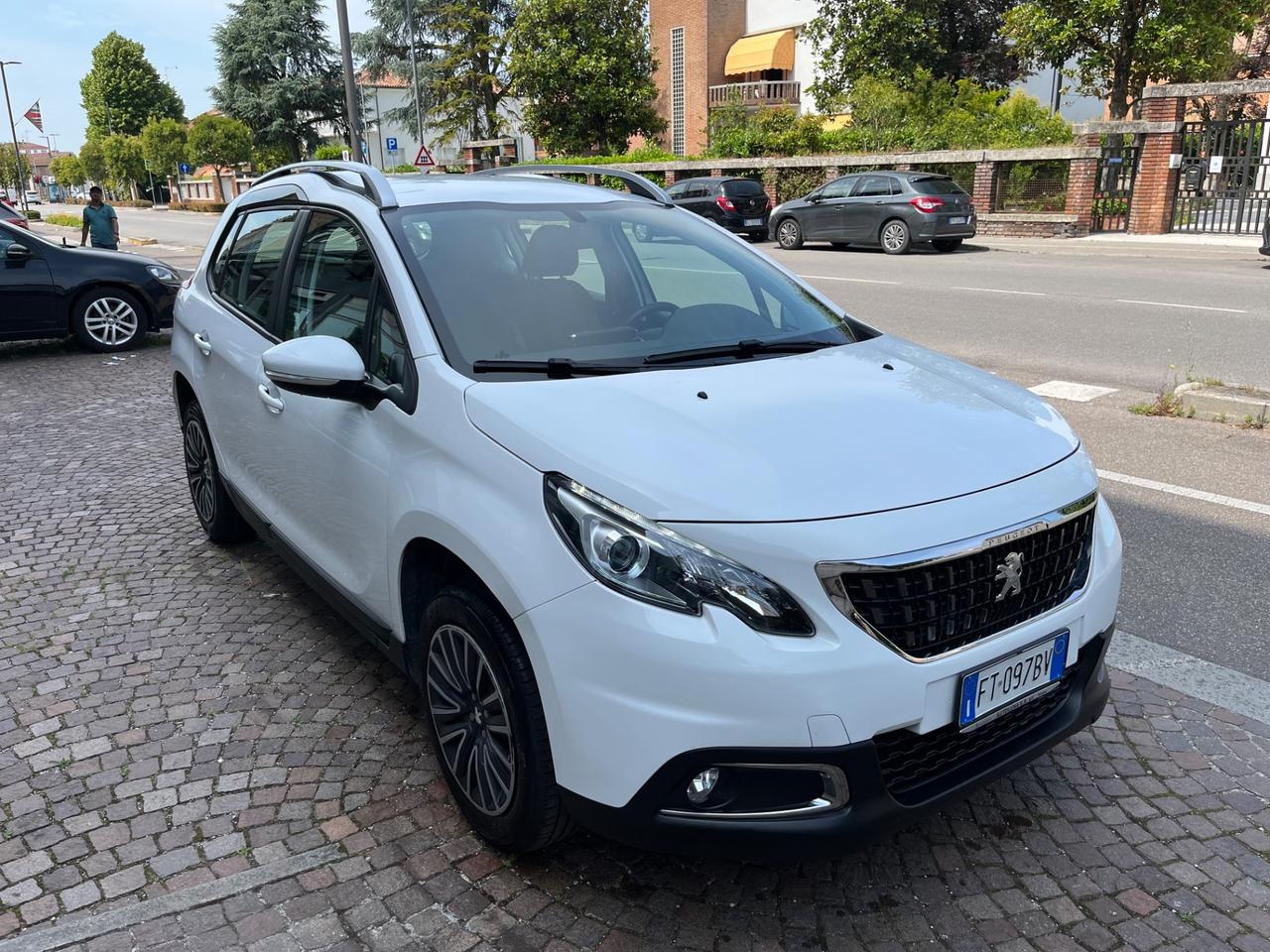 Peugeot 2008 1.2 82 CV S&S Allure