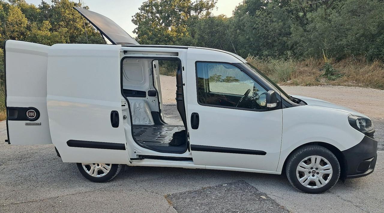 Fiat Doblo 1.6 MJT 105CV S&S PC-TN Cargo Lounge - 3 posti - Doppia porta laterale e voletto posteriore