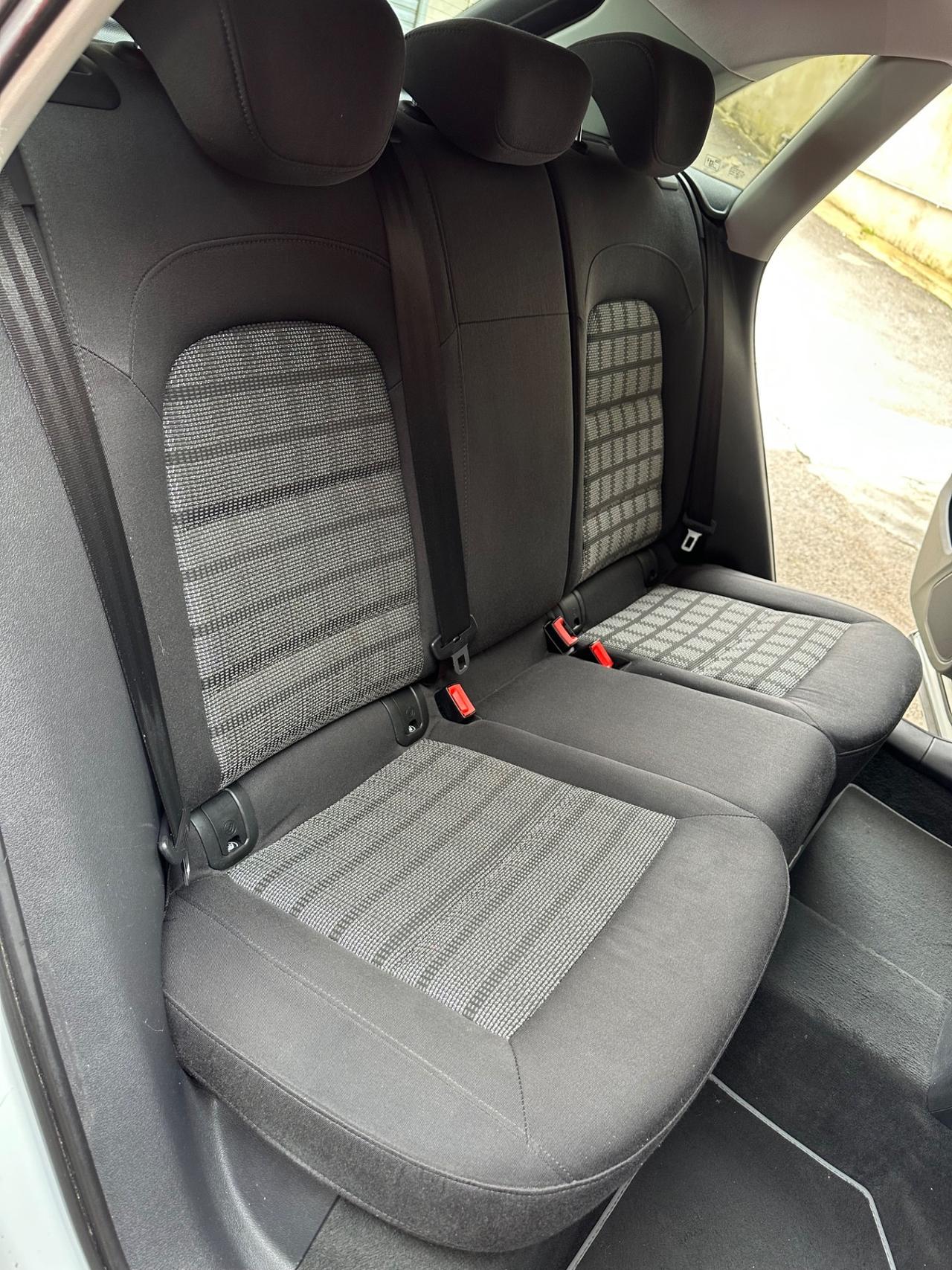 Audi Q3 2.0 TDI 140cv S Line - TETTO APRIBILE